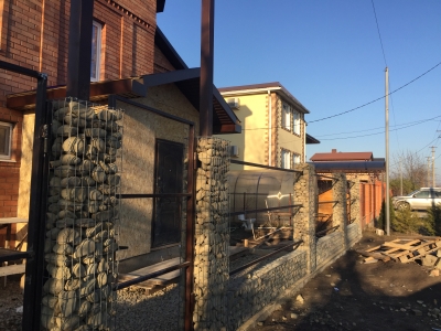 Габионное ограждение с каменным наполнителем в Краснодаре