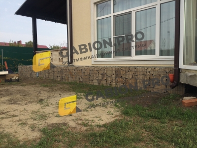 Цоколь дома из клумб из сварных габионов от ГАБИОН.ПРО
