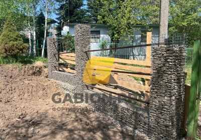 Габионный забор в станице Убинская – Строительство забора из габионов из сварной сетки по ГОСТ Р 58120-2018, Северский район, Краснодарский край.