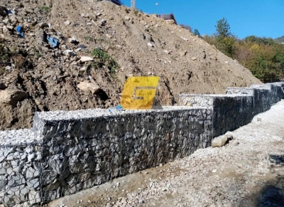 Габионная подпорная стена ЖК "Партенит", г. Алушта, Республика Крым. Укрепление склона габионными конструкциями.
